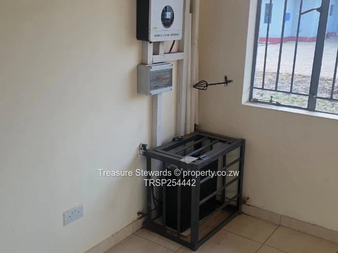 3-Bed Cottage with Borehole & Solar in Gletwin Park
