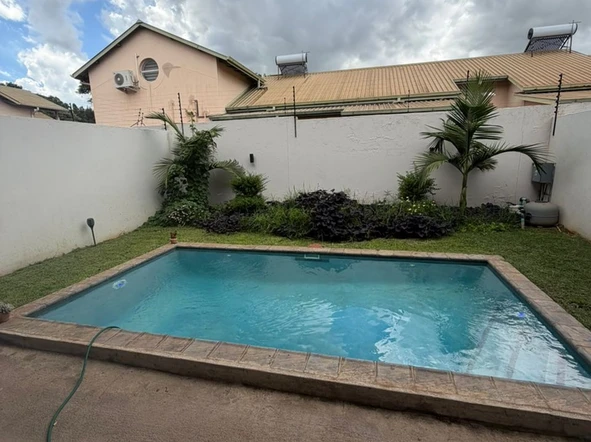 4 Bedroom Flat & Apartment
