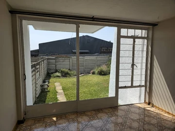 2 Bedroom Flat & Apartment
