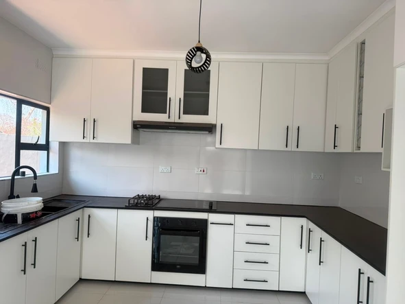 4 Bedroom Flat & Apartment