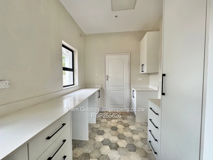 Exclusive Living - 4 Bedroom Home Chisipite 