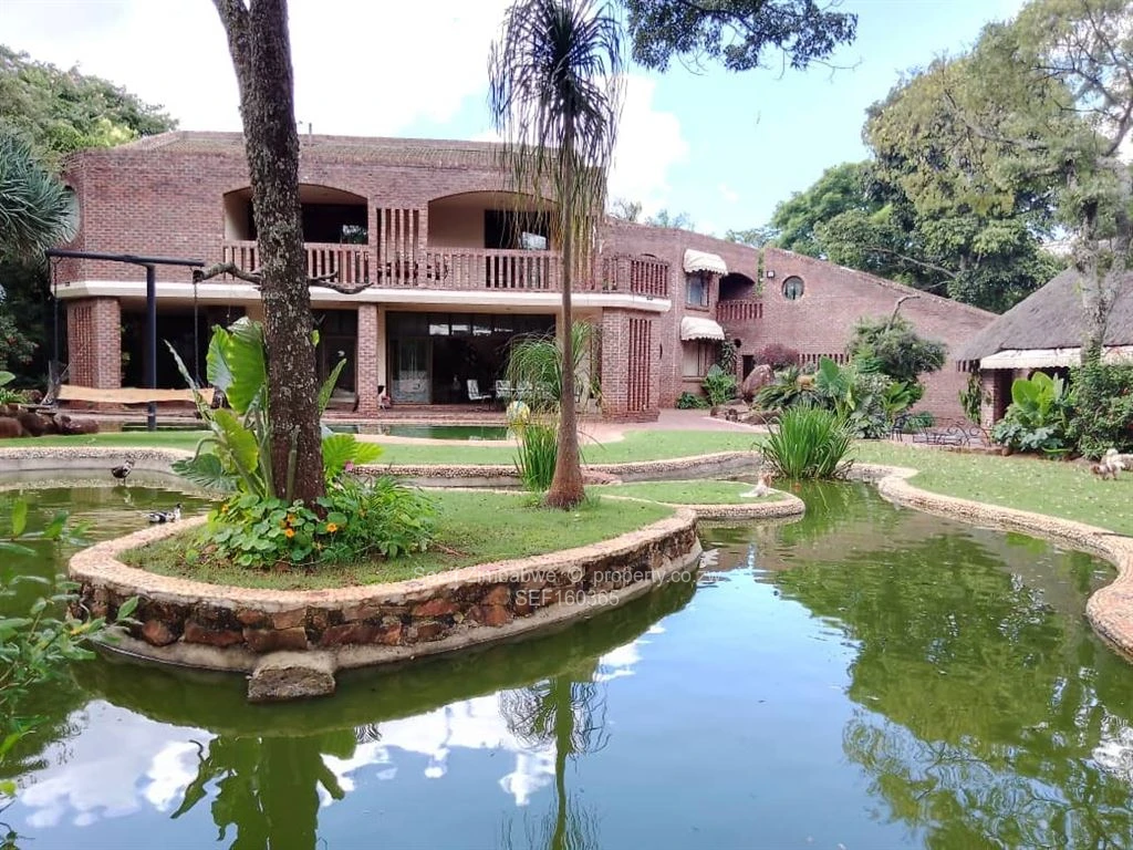 5 Bed Houses for Sale in Colne Valley SEF160365