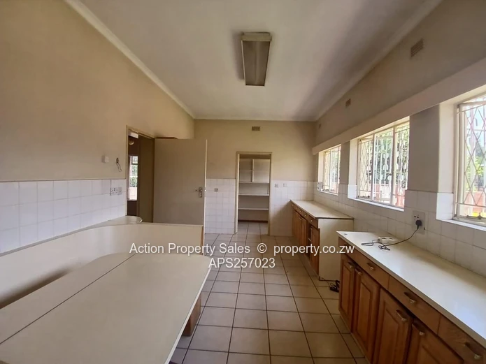Neat Home Suitable For Offices Also! 