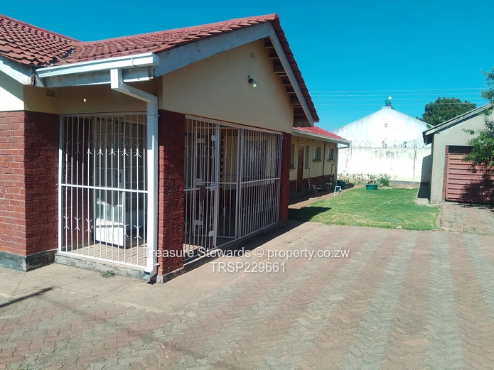 Zimre Park House To Let