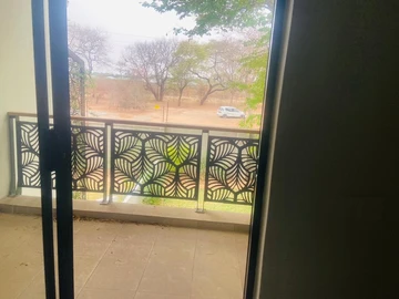 2 Bedroom Flat & Apartment