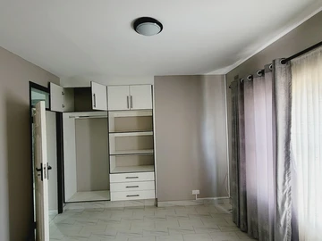 3 Bedroom Flat & Apartment