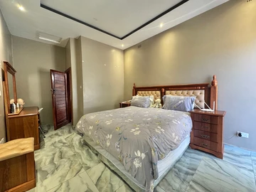 6 Bedroom House