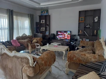 4 Bedroom Garden Flat