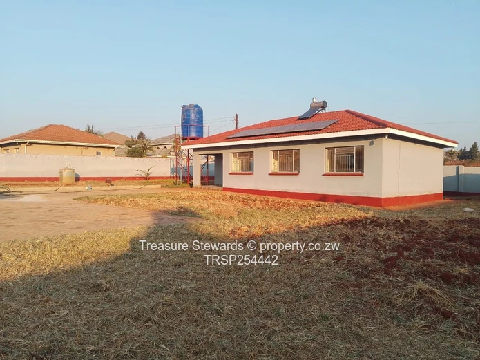 3-Bed Cottage with Borehole & Solar in Gletwin Park