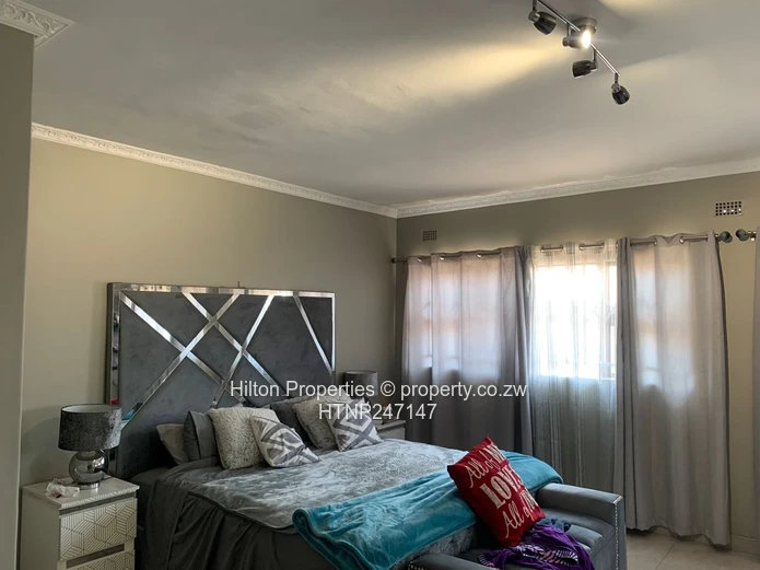 Spacious 5-Bed Parktown Home with Modern Kitchen & Borehole