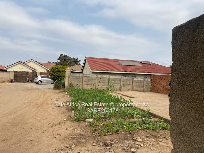 OLD GLEN- VIEW 7 VACANT  STAND WITH FOUNDATION AND APPROVED PLAN CLOSE TO CHITUBU SHOPS FOR SALE Pri