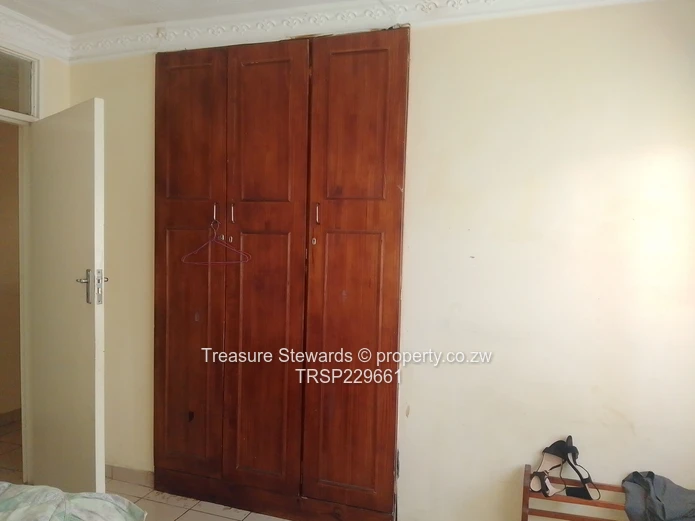 Zimre Park House To Let