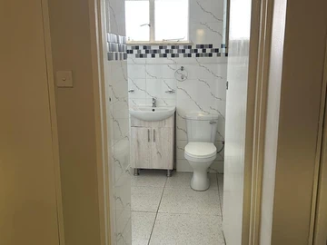 2 Bedroom Flat & Apartment