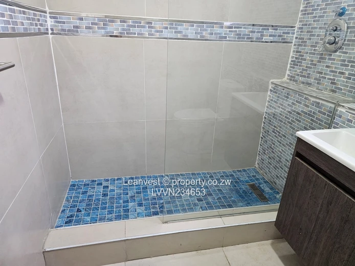 Upper Avenues Flat To Let 