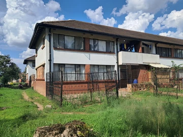 2 Bedroom Flat & Apartment