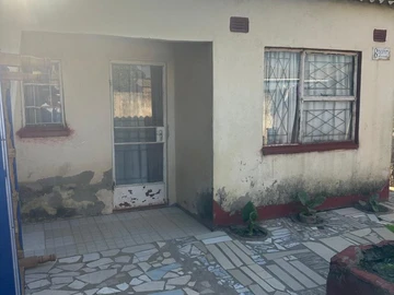 6 Bedroom House