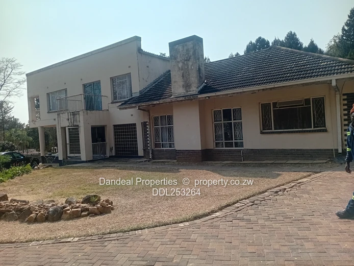 Spacious 5-Bed Home in Ballantyne Park — Pool & Borehole