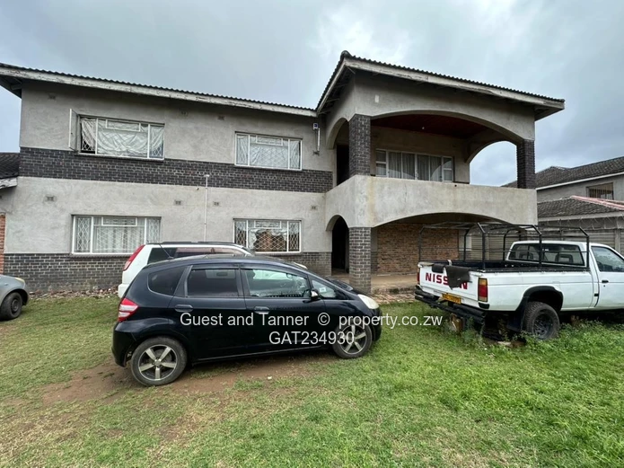  6-Bedroom House For Sale In Borrowdale West