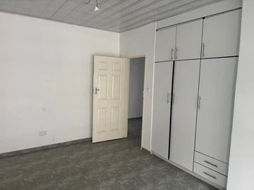 3 Bedroom Flat & Apartment