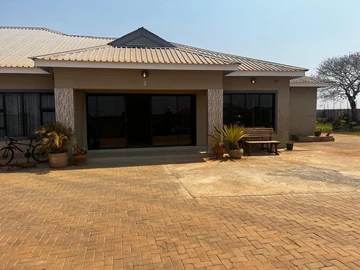 3 Bedroom Flat & Apartment