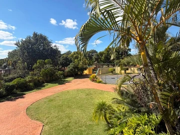 6 Bedroom House