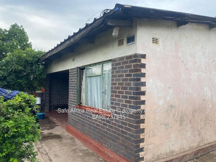 Glen Norah “A” Prime Investment Opportunity: Modern 4-Bedroom Home in a Strategic Location!