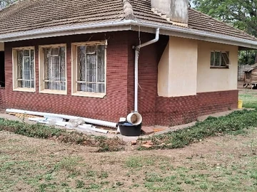 Quaint Corner Home-Renovators Gem On Large Stand!