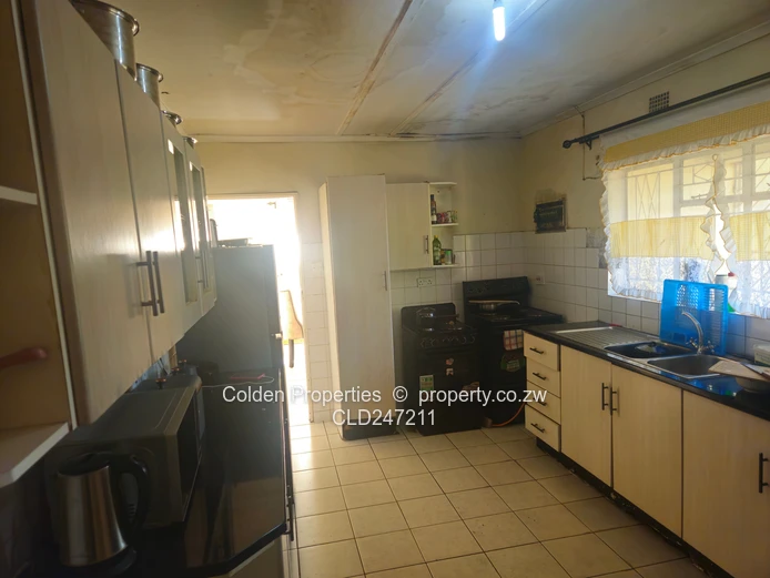 Spacious 3-Bed Home in Zimre Park - 936m² & Borehole (Sole Mandate)