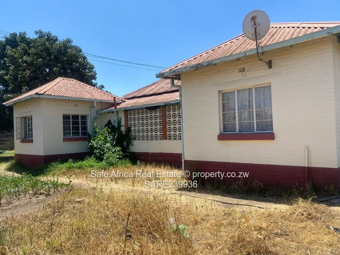 WATERFALLS- PROSPECT AREA 5 Bedroomed house for sale