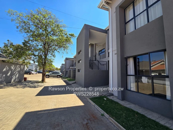 2 bedroom flat in marlborough up for grabs