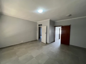 2 Bedroom Flat & Apartment