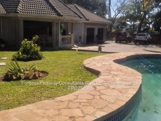 Spacious Quinnington 6-Bed Home with Pool & Borehole