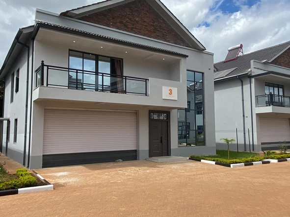 Stunning Vainona/Pomona Modern 4-Bedroom Duplex
