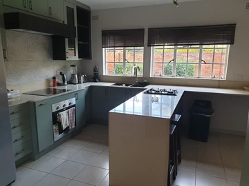 3 Bedroom Flat & Apartment