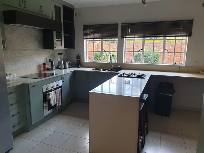 Helensvale furnished cottage to rent 