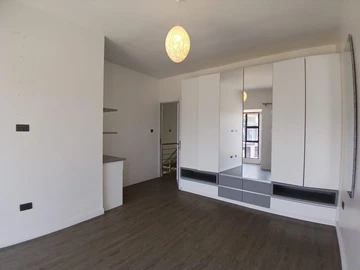 2 Bedroom Flat & Apartment