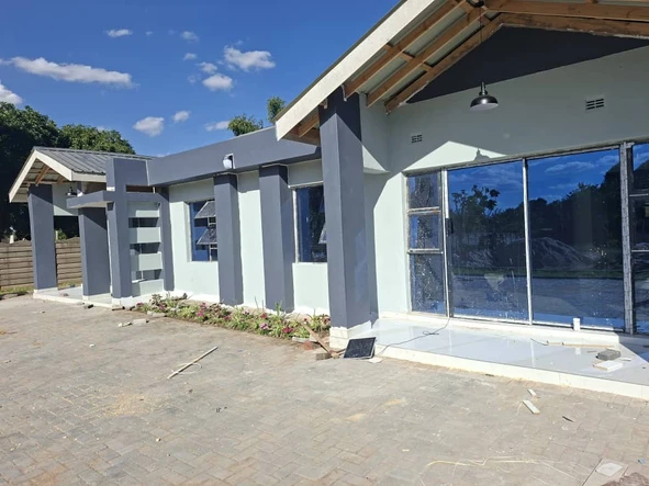 4 Bedroom Flat & Apartment