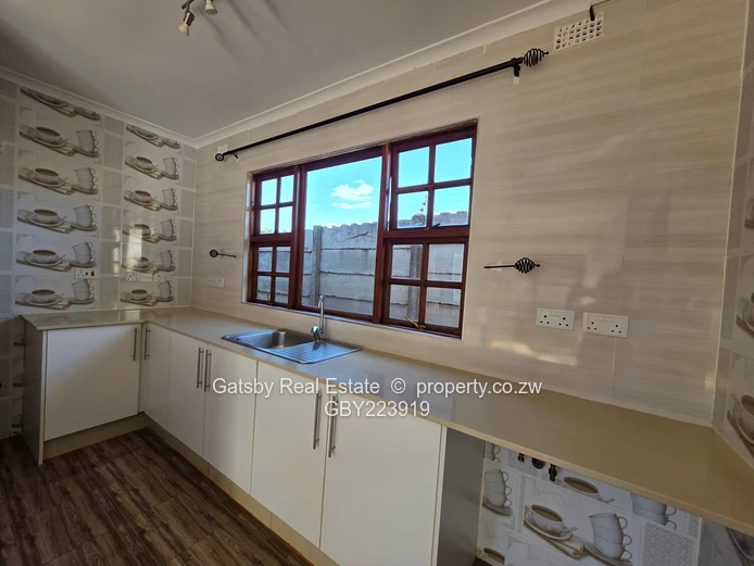 Charming 2-Bed Garden Flat in Greendale North with Pool & Solar (immediately available)