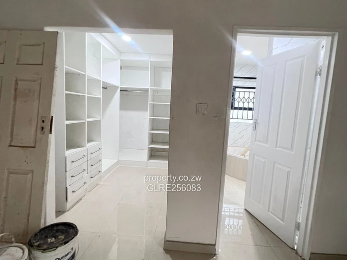 Newly Renovated 4-Bed Flat Bluff Hill - Borehole Included