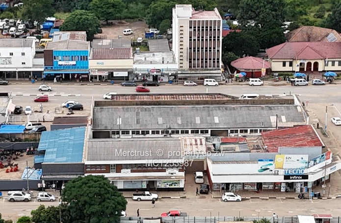 Valuable commercial space!