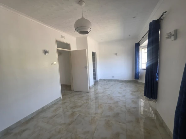 2 Bedroom Flat & Apartment