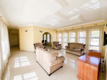 6 Bedroom House