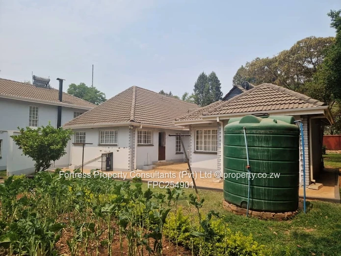 Spacious Quinnington 6-Bed Home with Pool & Borehole