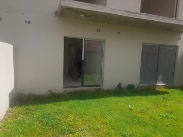 2 Bedroom Flat & Apartment