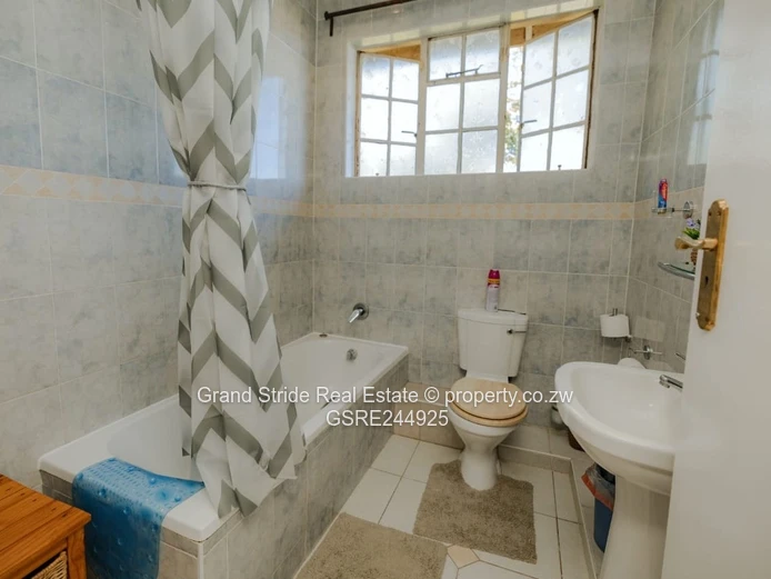 Immaculate House To Let In Helensvale