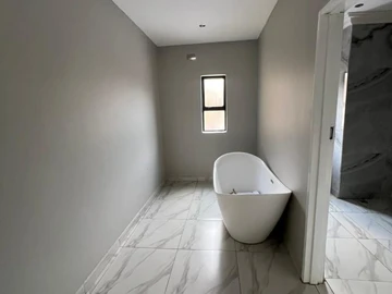 3 Bedroom Flat & Apartment