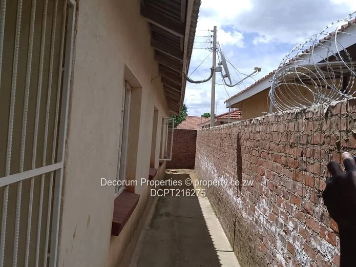 Charming 3-Bedroom Home in Damofalls with Modern Comforts