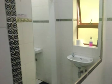 2 Bedroom Flat & Apartment