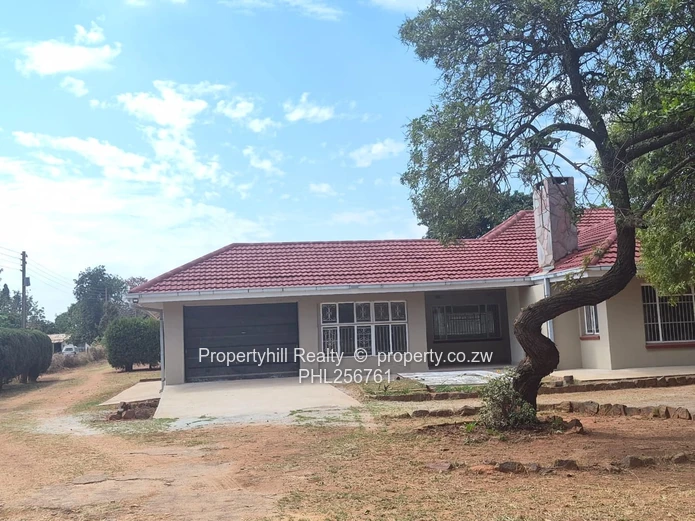 4-Bed Family Home On 5000m² With Borehole (Sole Mandate)