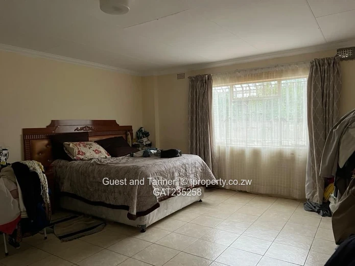 Spacious 5-Bedroom House for Sale in Pumula South – Secure & Modern Living